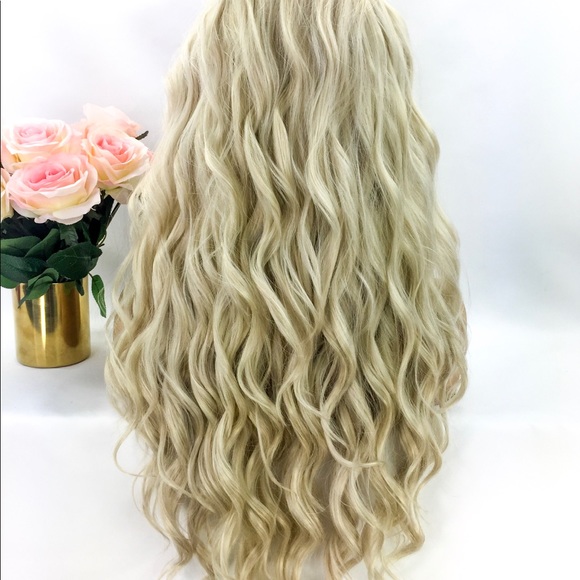 Stella | Lace Front Wig - Picture 4 of 8